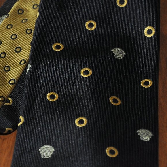 Rare Gianni Versace Black & Gold Ring Medusa 100% Silk Neck Tie Made In Italy. - Picture 2 of 7
